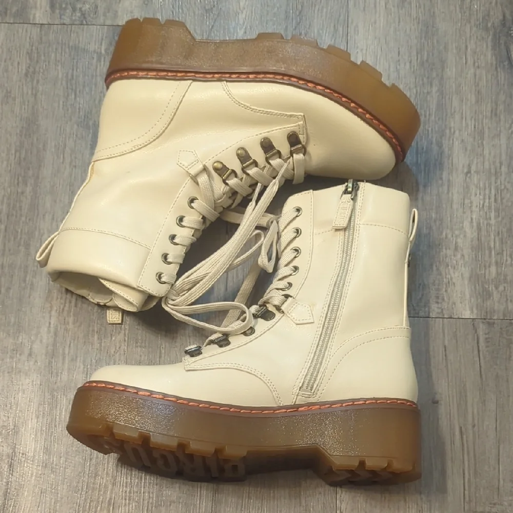 Circus by Sam Edelman Cream Combat Boots with Lace-Up Design - Picture 5 of 9